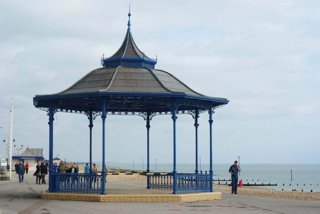 bognor regis beach band stand