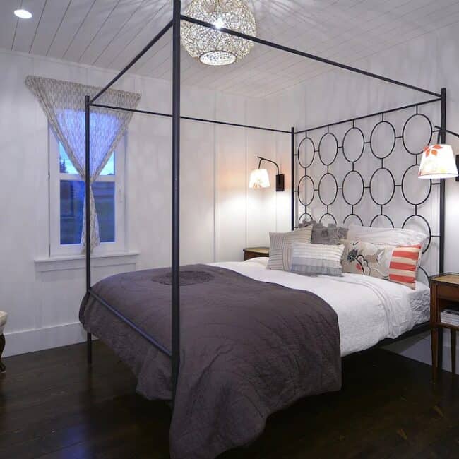 Crested butte airbnb vrbo award winning cabin bedroom