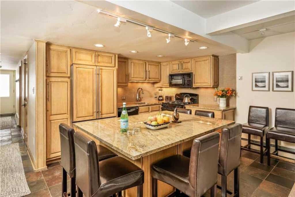 Luxury 2 bedroom Aspen holiday rental kitchen