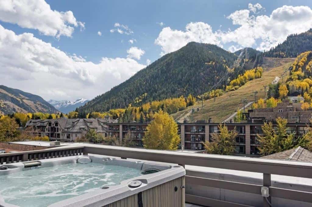best cabins aspen Modern one-bedroom holiday rental hot tub