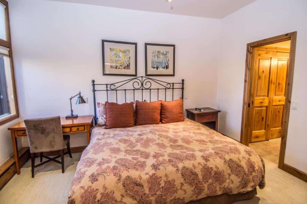 best cabins aspen three level loft bedroom