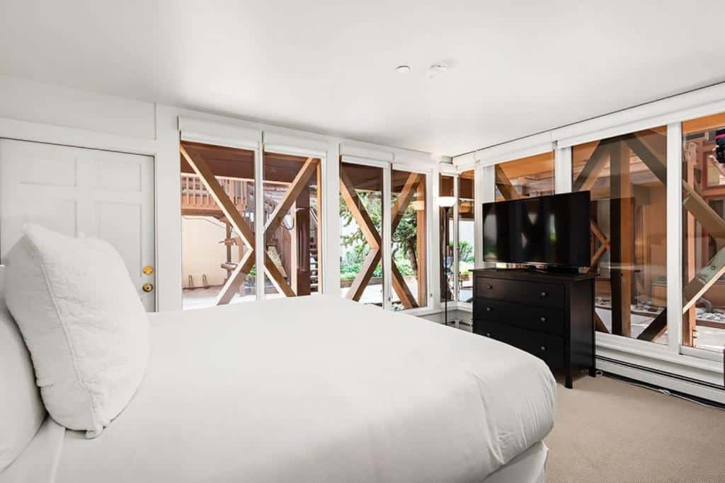best cabins aspen townhouse bedroom