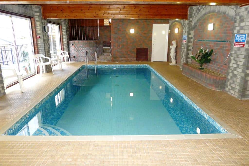 best hotels in Ryde Royal Pier pool