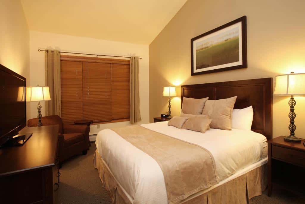 best Granby hotels zephyr mountain lodge bed