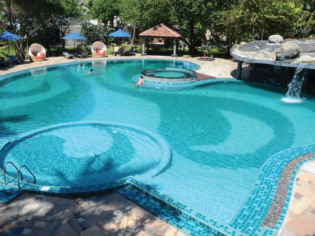 wadduwa hotels siddhalepa ayurveda resort pool