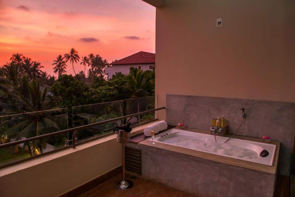 wadduwa hotels taprobana bath