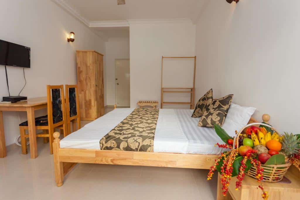Panadura Hotels navron beach resort bed