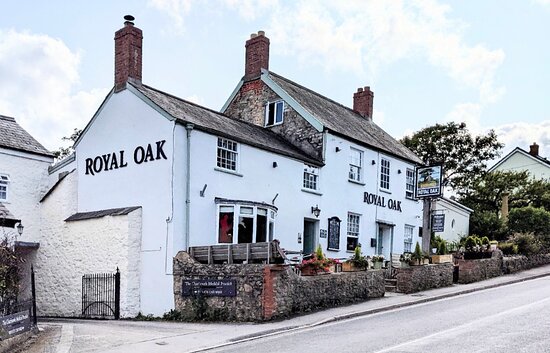 best charmouth restaurants charmouth pubs the royal oak