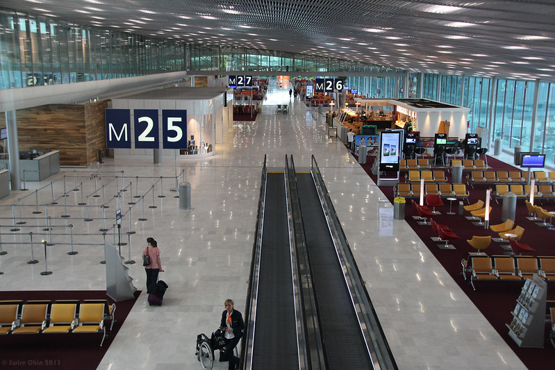 A Reims airport with a white tiled floor.