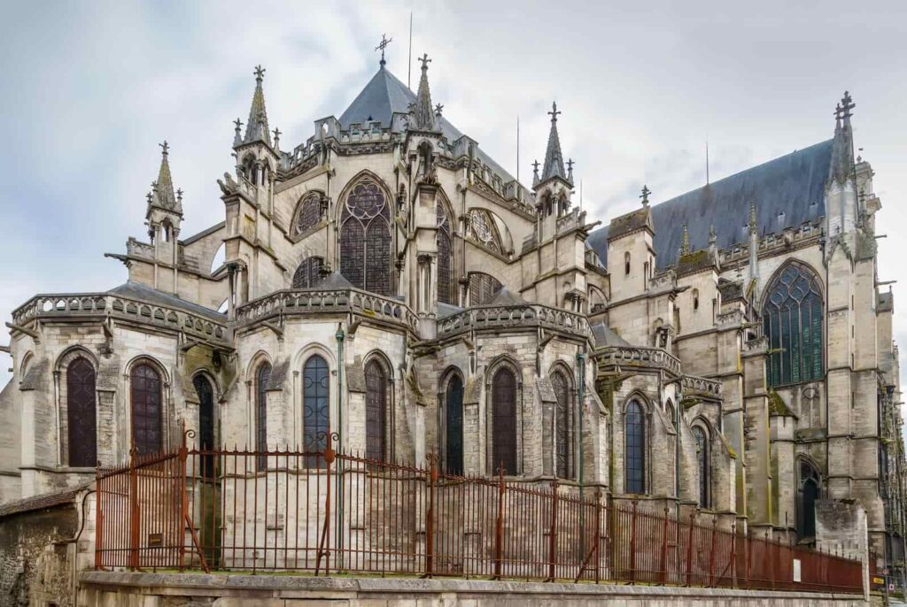A large stone building with a fence, offering several things to do in Troyes.