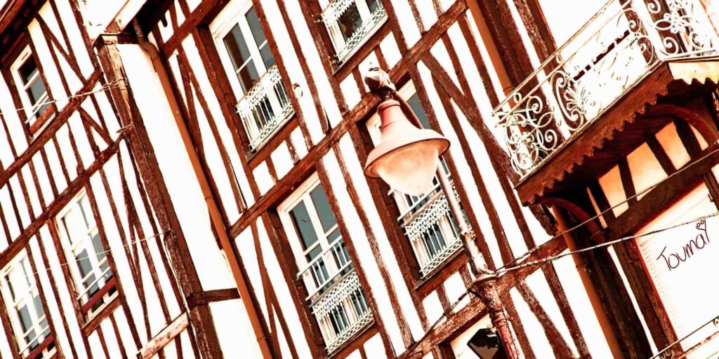 A picture of a building with a clock on it.